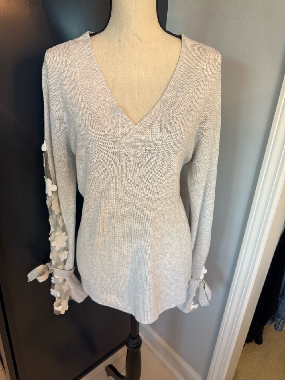French Connection - V-Neck Floral Accent Long-Sleeve Sweater - Light Gray